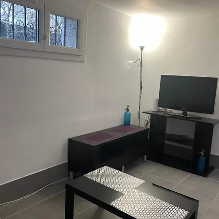 Grande Chambre, Sdb Partagee Angers