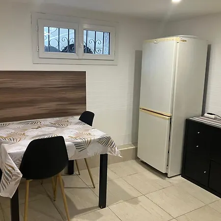 Kwatera prywatna Grande Chambre, Sdb Partagee Angers