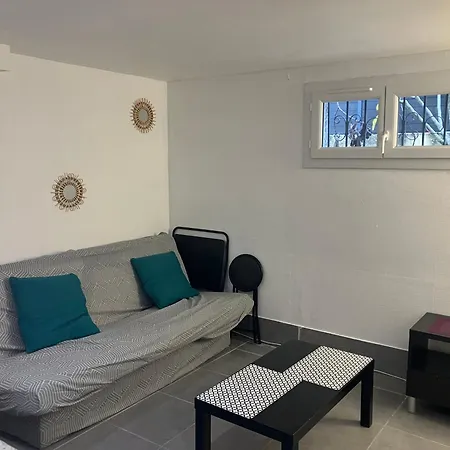 Grande Chambre, Sdb Partagee * Angers