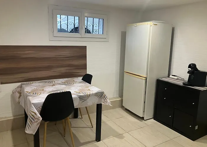 Kwatera prywatna Grande Chambre, Sdb Partagee Angers