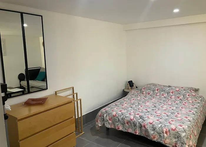 Grande Chambre, Sdb Partagee 홈스테이